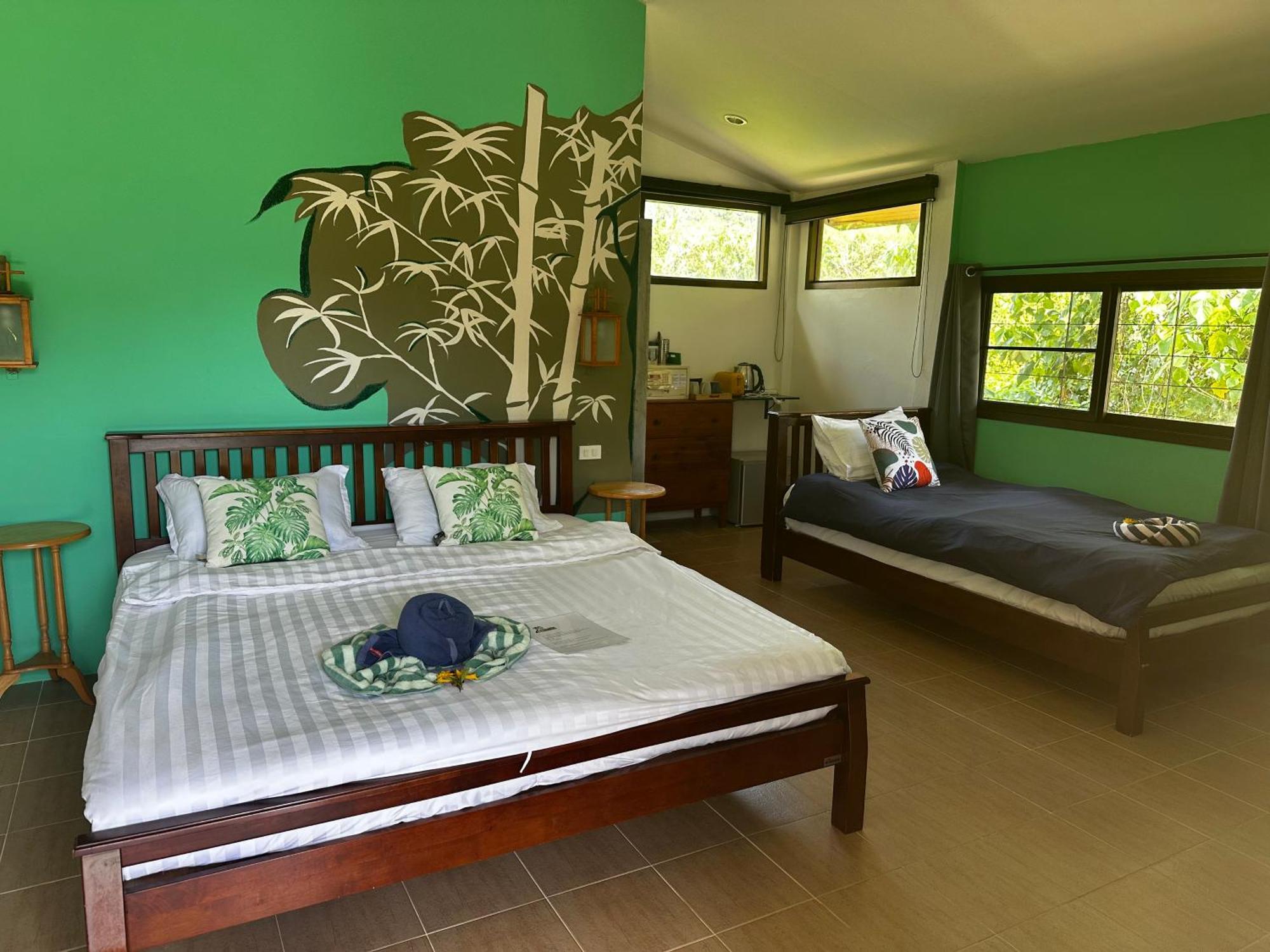 艾斯克普小屋式酒店 * Ko Lanta