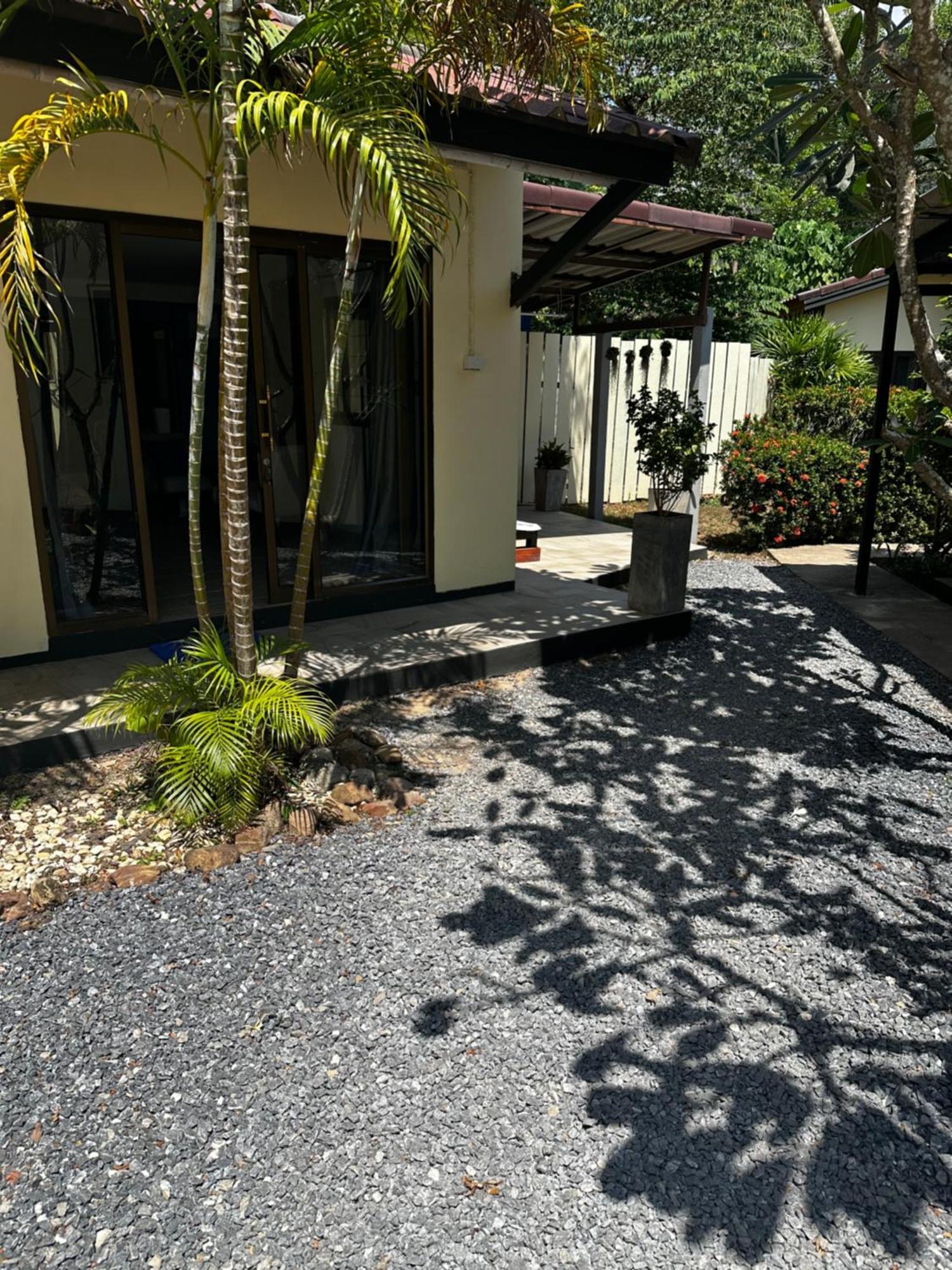 艾斯克普小屋式酒店 * Ko Lanta